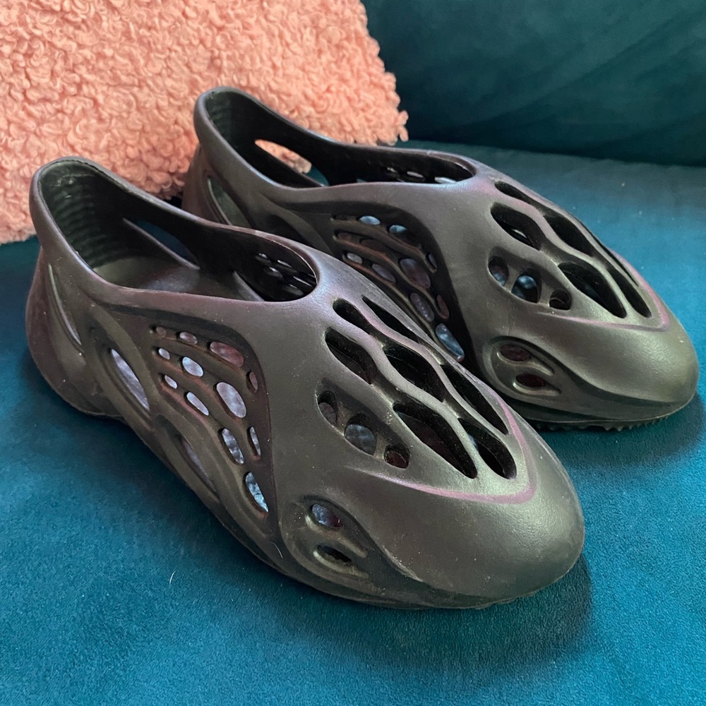 Black Slip-On Foam Shoes